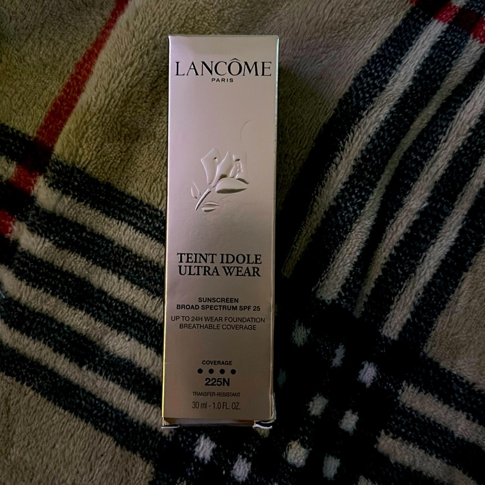 Teint Idole Ultra Wear 225N Long Wear